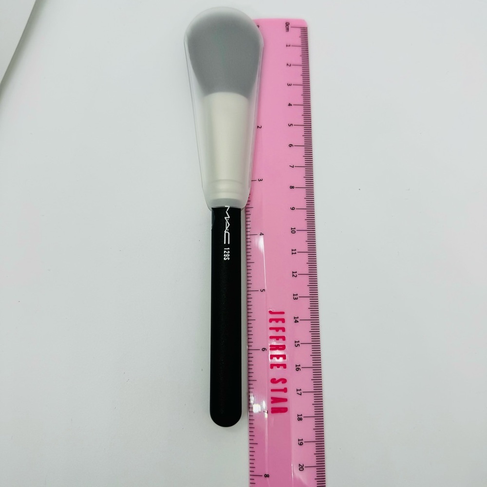 Mac 129S Powder/Blush Makeup Brush Synthetic Bristles Brand New Authentic - Picture 9 of 10
